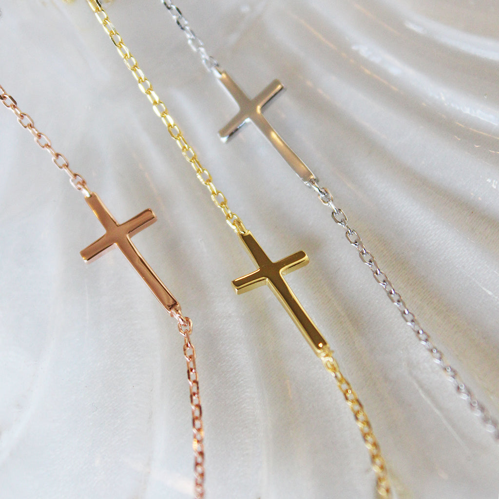 Cross plain bracelet