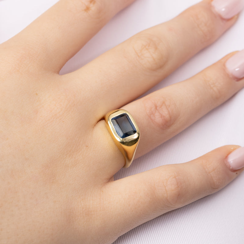 Cabar baguette Iolite ring