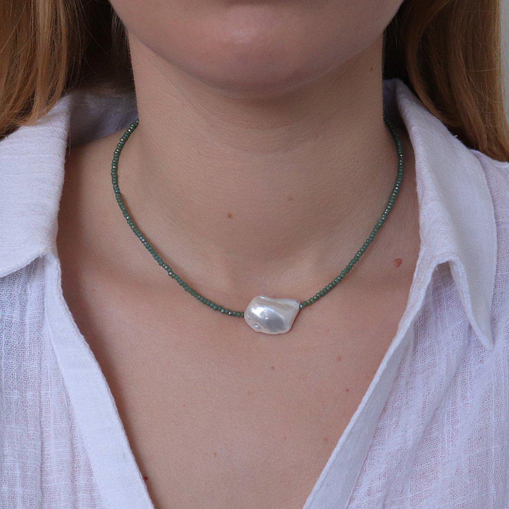 Darby natural pearl green necklace