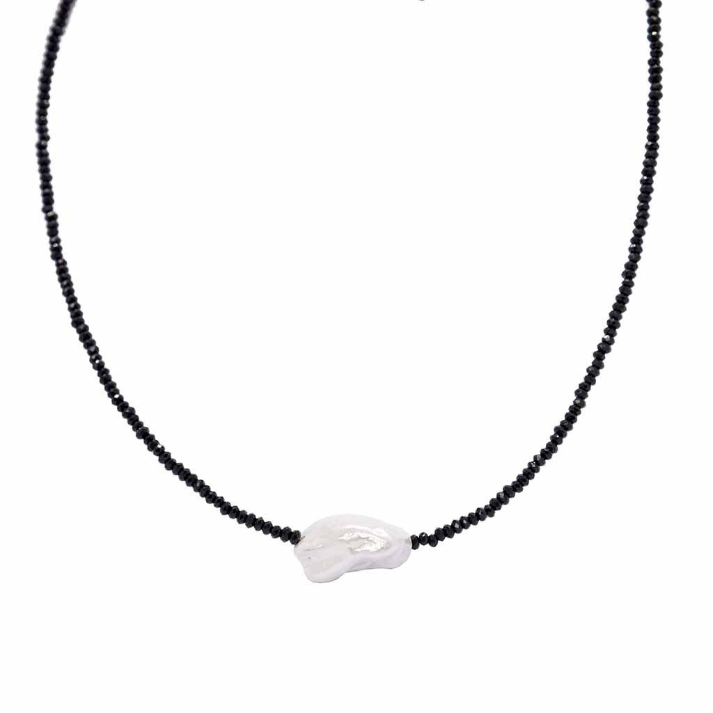 Darby natural pearl black necklace